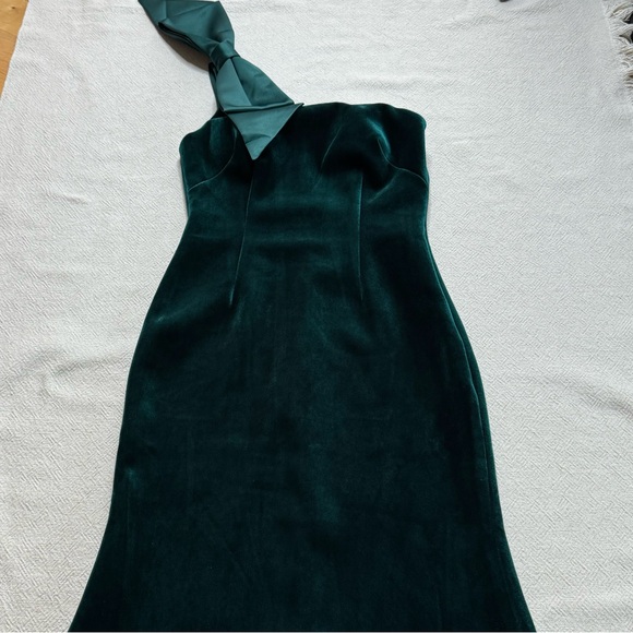 Eliza J Emerald Green Velvet One Shoulder Bow Gown Maxi Dress 4 - Picture 3 of 7